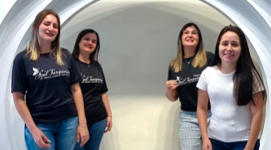 azul turquesa sobre nos