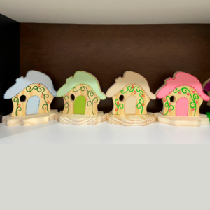 Display casinha unidade pinus com aplique e pintura